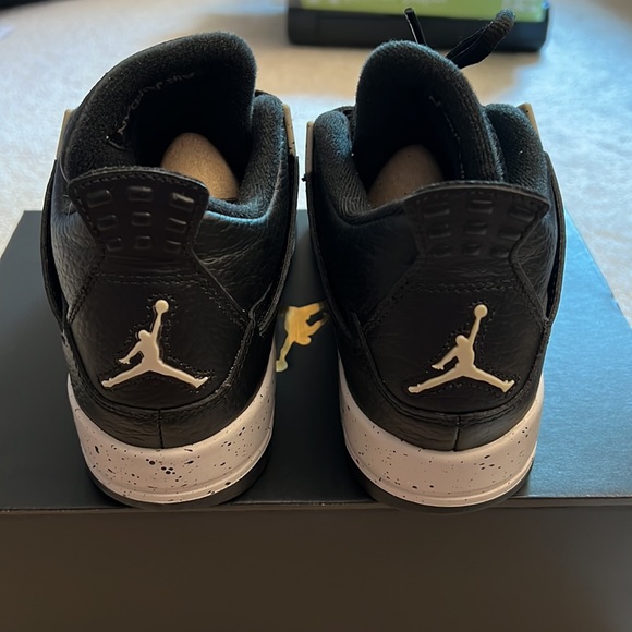 Excellent condition Jordan Retro 4 Oreo - size 4Y/woman5.5 - Picture 5 of 7